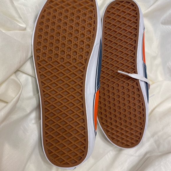Men’s NEW Vans - Picture 2 of 3